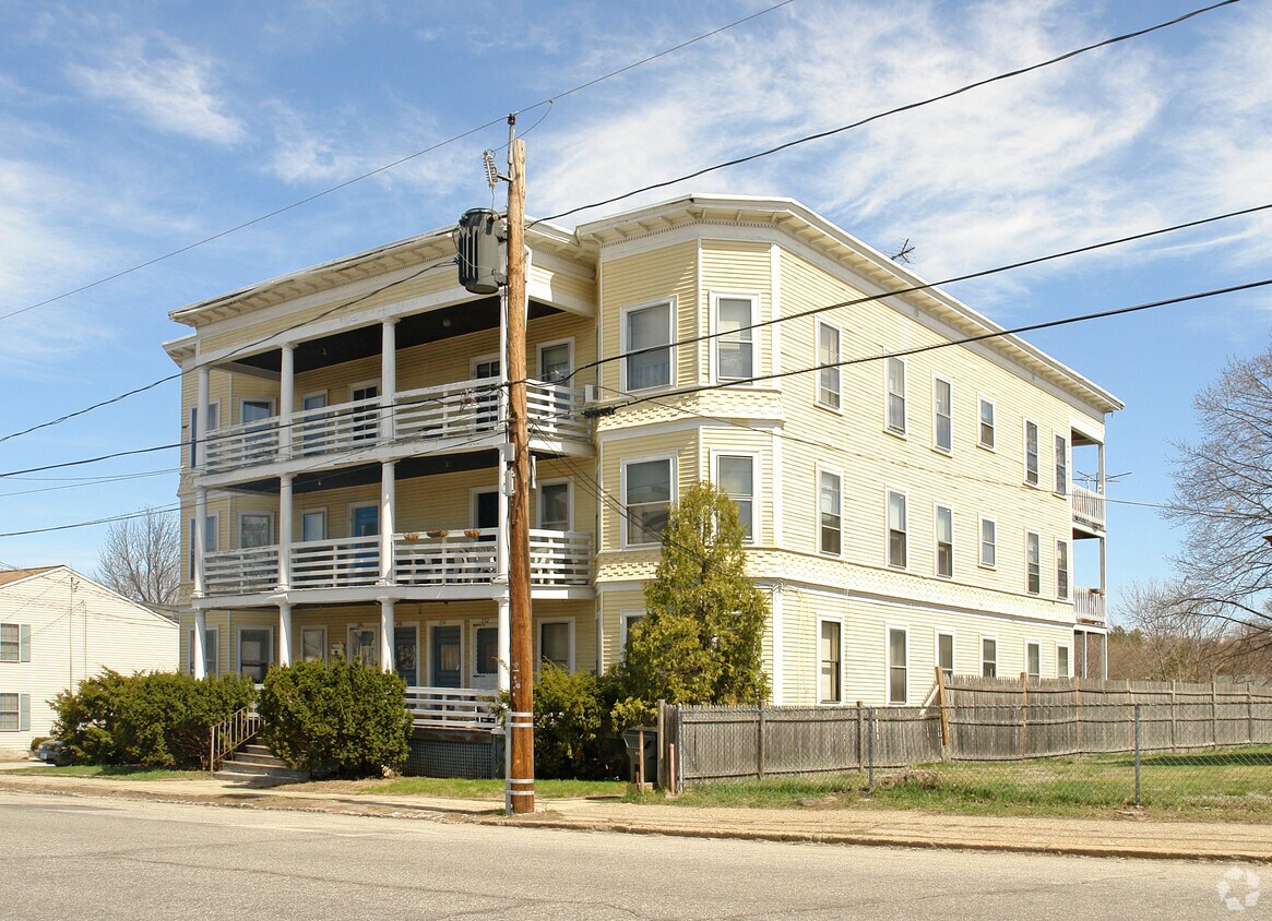 Building Photo - 246-252 Massabesic St