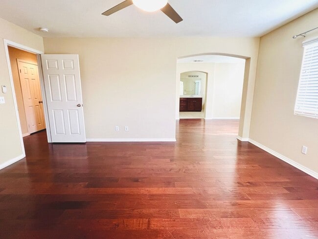 Building Photo - Beautiful 4 Bedroom home