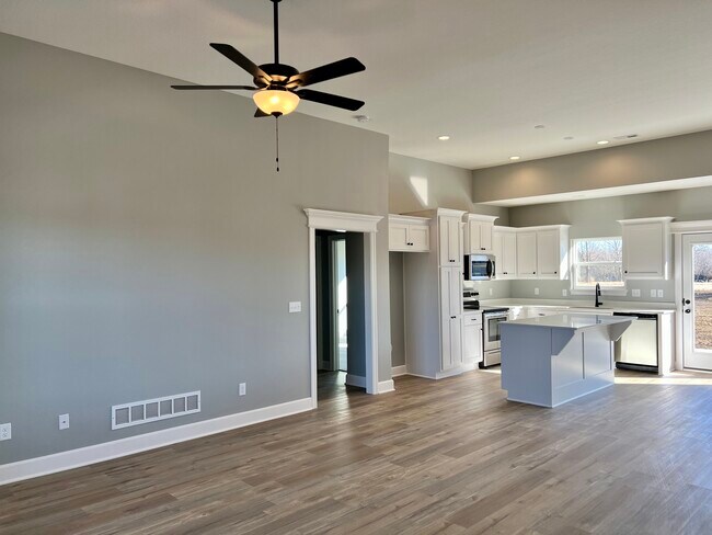 Building Photo - 221 S Dalton Dr