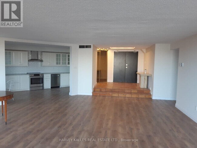 Photo du bâtiment - 240-240 Heath St W