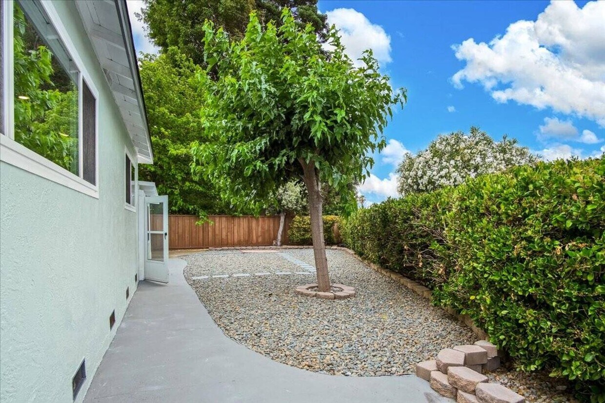 Foto principal - $3,950 / 4br - 1463ft2 - Updated 4 Beds / ...