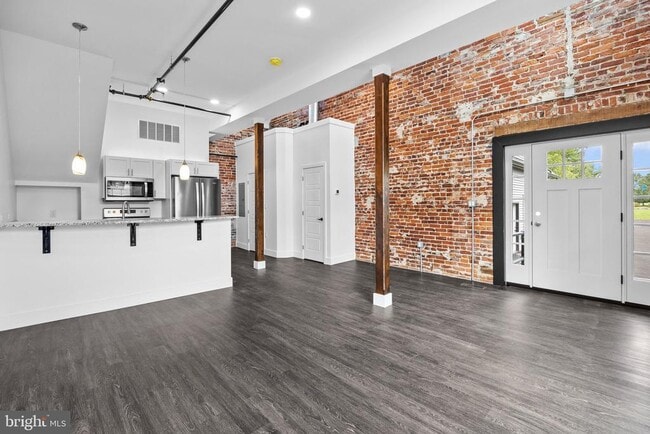 Building Photo - 819 Blooming Glen Rd