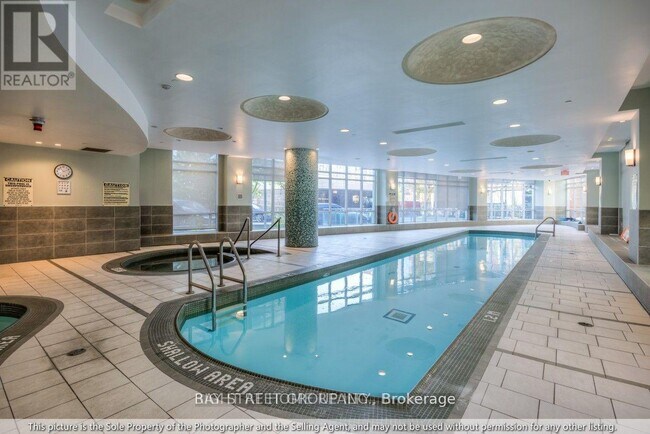 Photo du bâtiment - 18 Holmes Ave