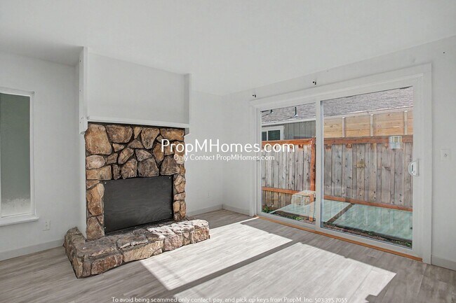 Foto del edificio - Updated Two Bedroom Duplex in Sellwood - Garage Included!