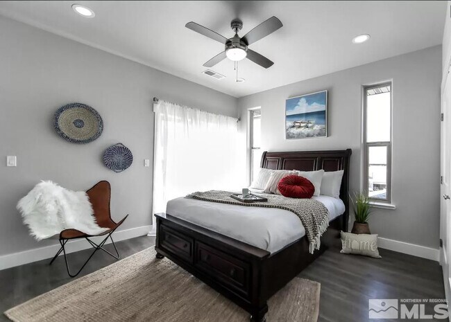 Foto del edificio - 710 Bluffs Ct