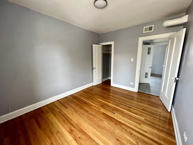 Building Photo - 4017 S Francisco Ave