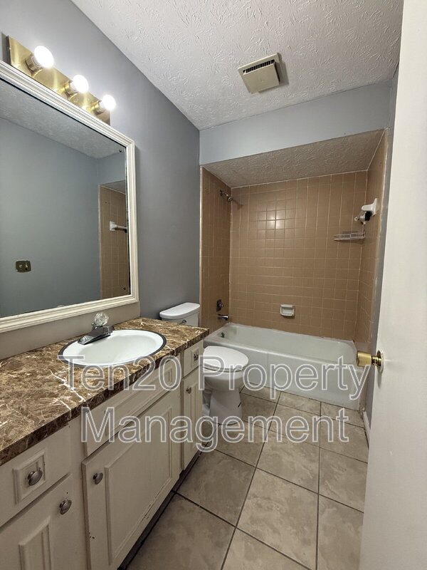 Building Photo - 6200 Olde Towne Dr