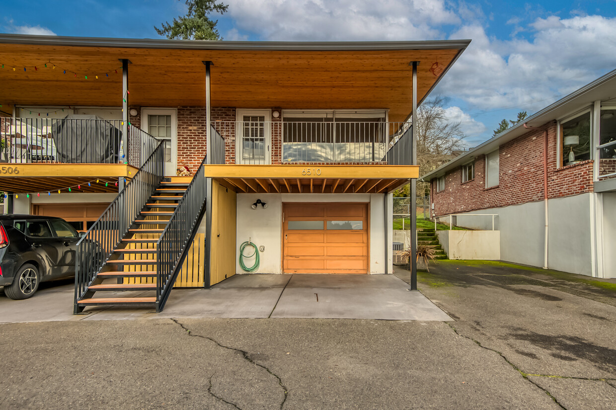 Primary Photo - 6510 E Evergreen Blvd