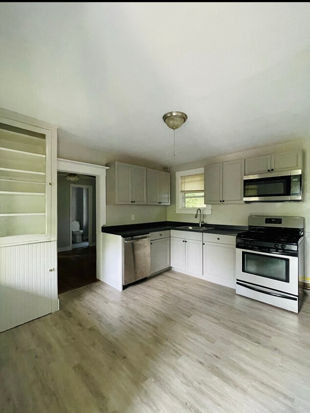 Primary Photo - 8 Gaynor Pl