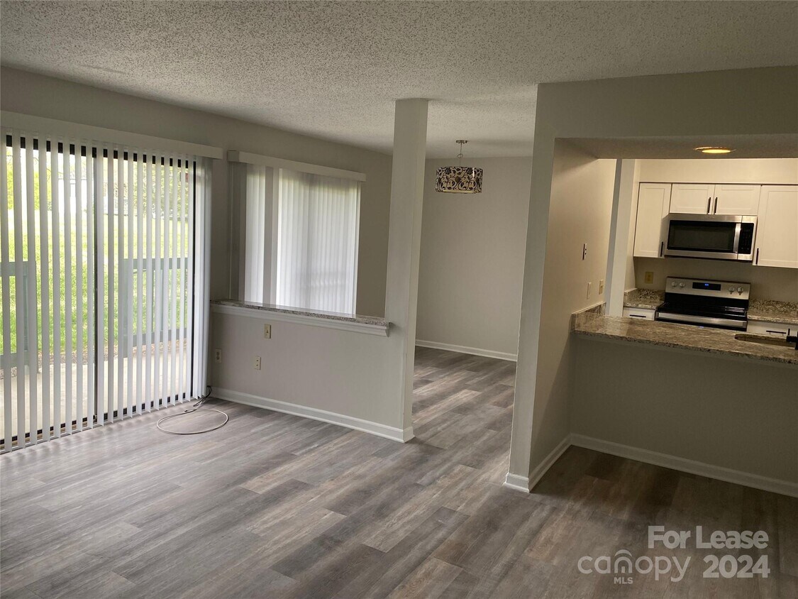 Foto principal - 11125 Harrowfield Rd