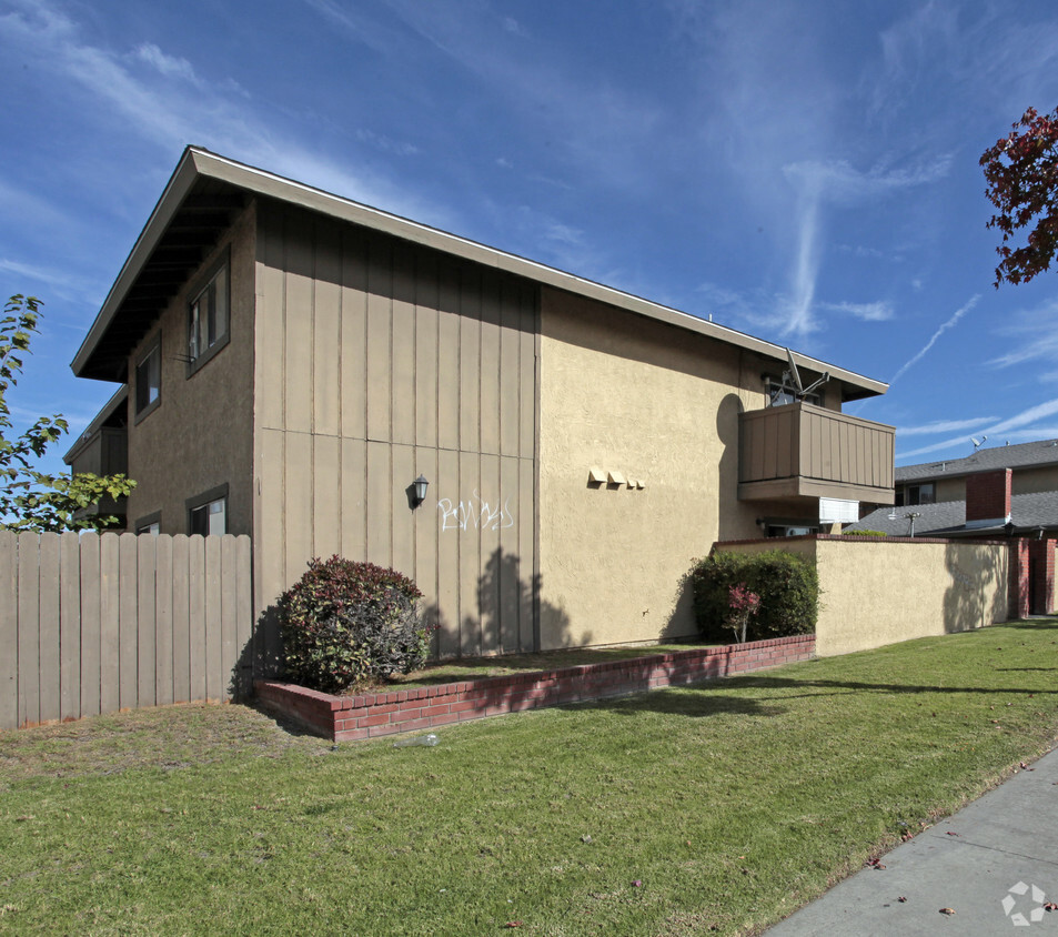 Foto principal - 8361 Garden Grove Blvd