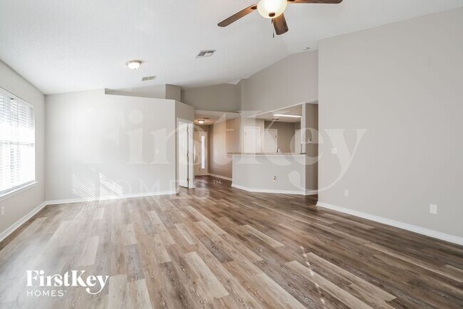 Foto del edificio - 7341 Ironside Dr N