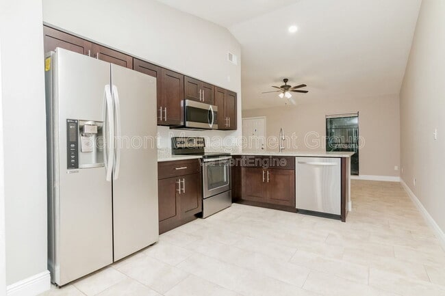 Building Photo - 1848 Bonneville Dr