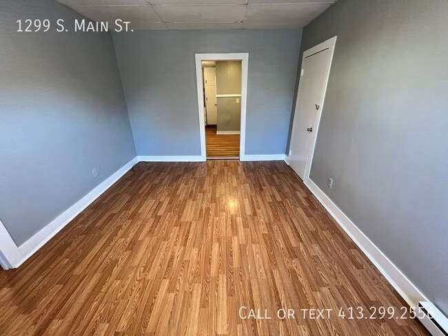 Foto del edificio - 1299 S Main St
