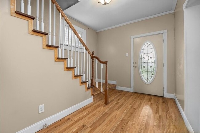 Building Photo - 215 N Mercer Ave