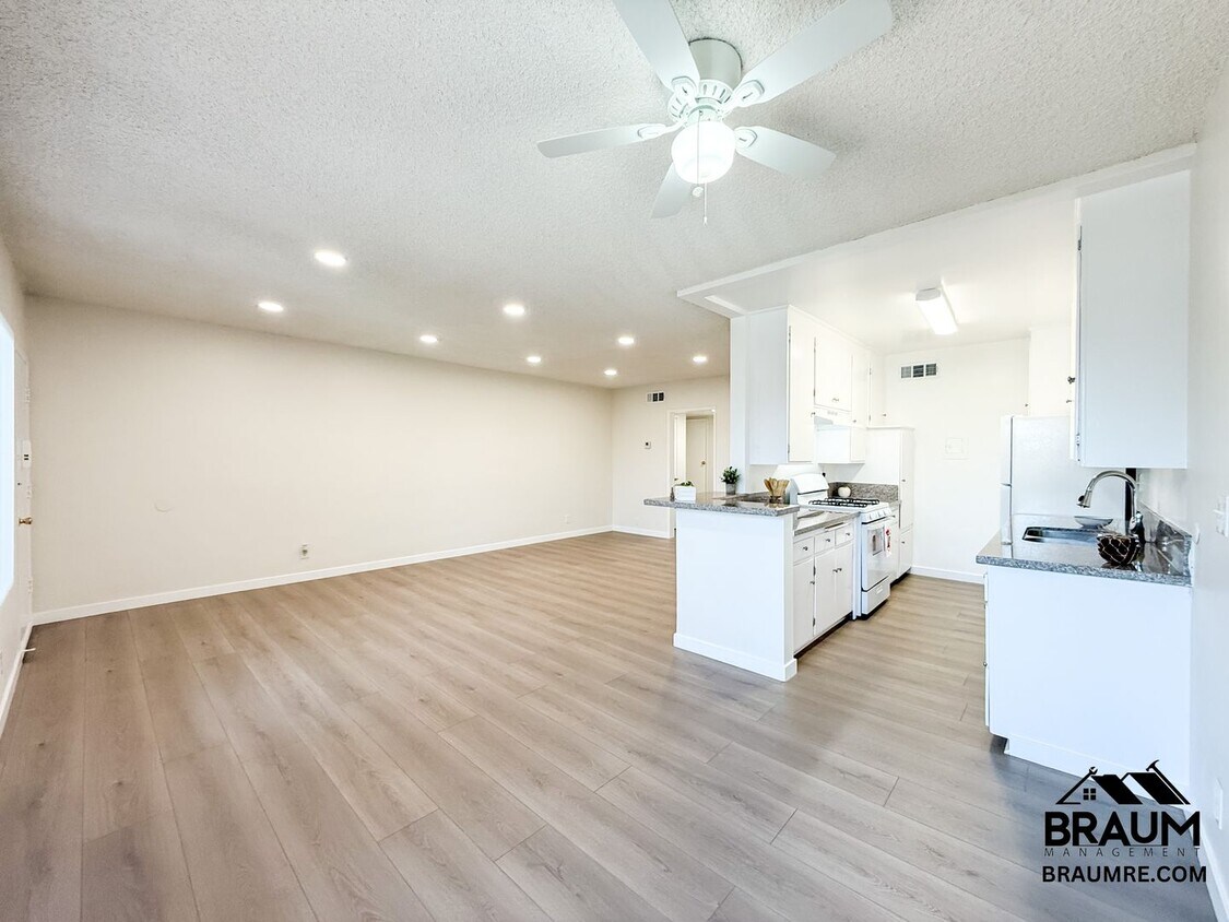 Foto principal - 6041 Whitsett Ave