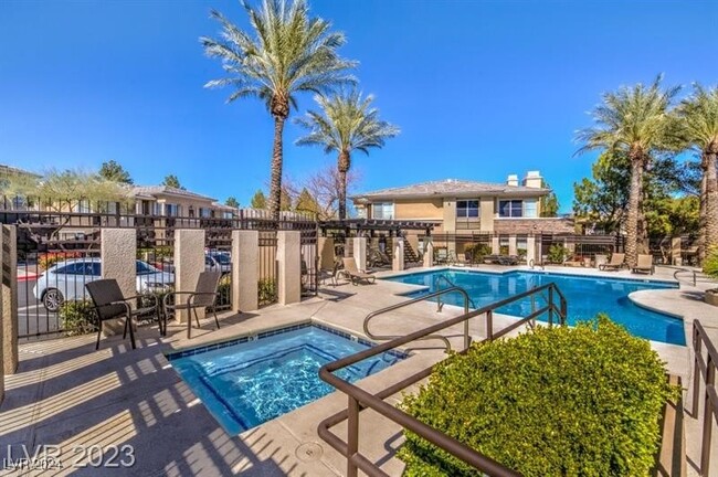 Foto del edificio - 664 Peachy Canyon Cir