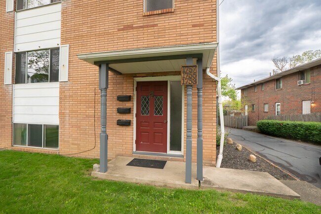 Foto del edificio - 1755 Cromwell Dr