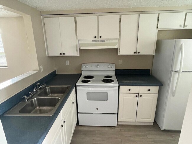 Foto del edificio - 4126 Shoreline Dr