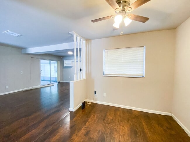 Building Photo - 3 Bedroom Home for Rent in Tampa!
