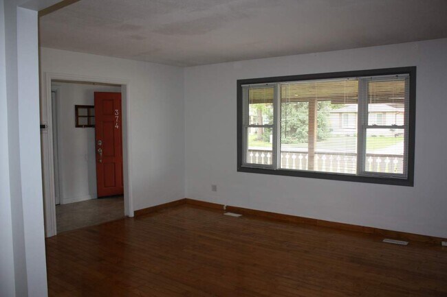 Building Photo - 374 Albert St