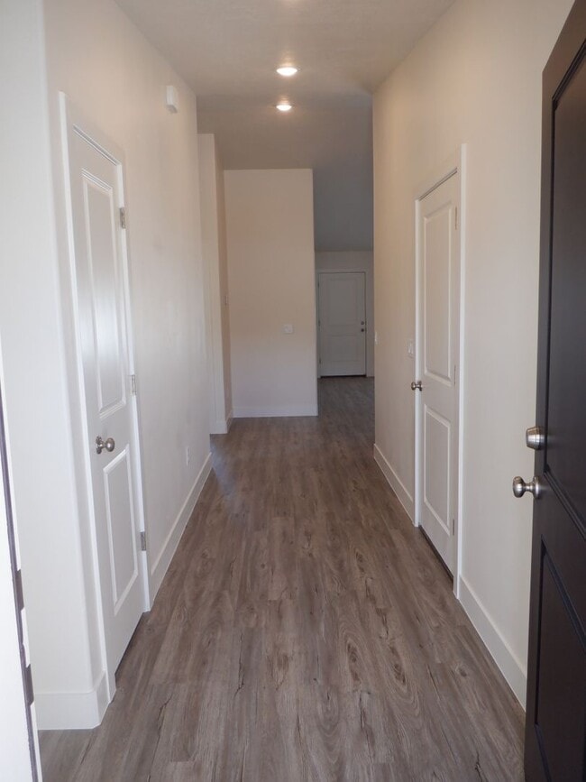 Foto del edificio - 3 bedroom- 2 bath Brand Newer Construction