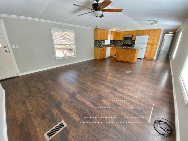 Foto del edificio - 16544 Live Oak Square Dr