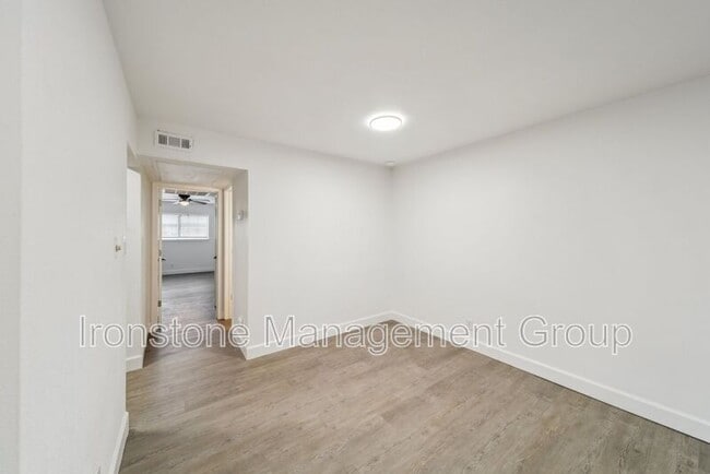 Foto del edificio - 4503 E 31st St