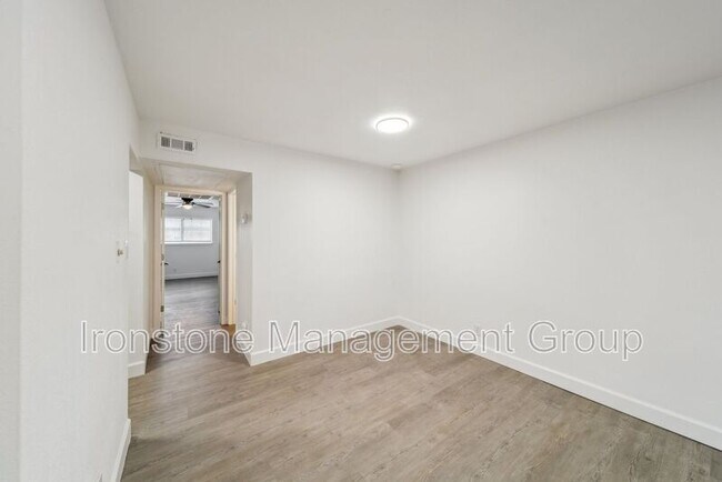 Building Photo - 4521 E 31st St
