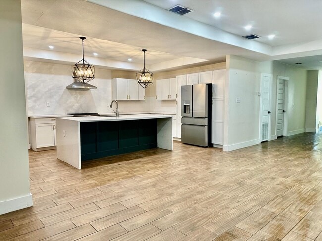 Building Photo - 4705 San Francisco Ave