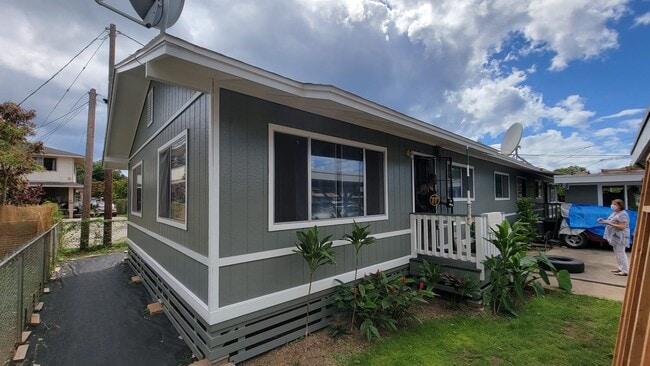 Beautiful siding and Modern Style - 85-794 Lihue St