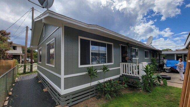 Hermoso revestimiento y estilo moderno. - 85-794 Lihue St