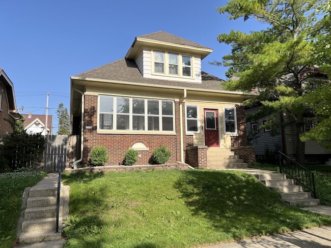 Building Photo - 1515 S 57th St