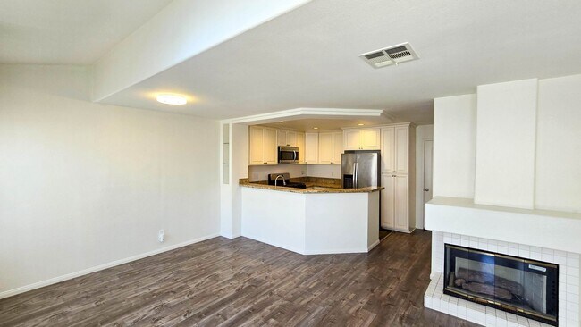 Building Photo - Updated condo with 2 car garage