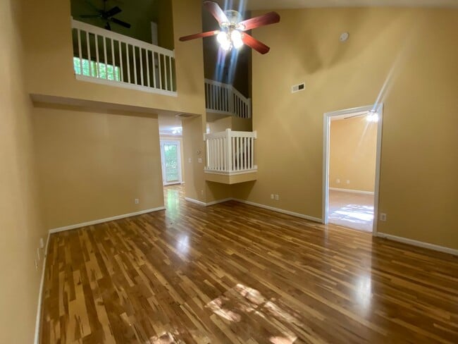Building Photo - 2 Bedroom 2.5 Bath Townhome with LOFT in R...