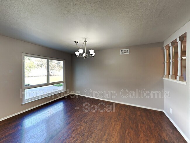 Foto del edificio - 941 Huntswood Way