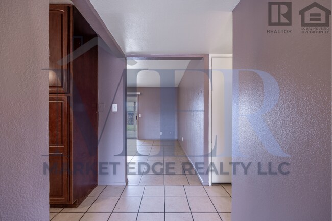 Foto del edificio - 5Bed/2Bath Home at 35th Ave/Cactus! Ready for Immediate Move-In! -- NO HOA!