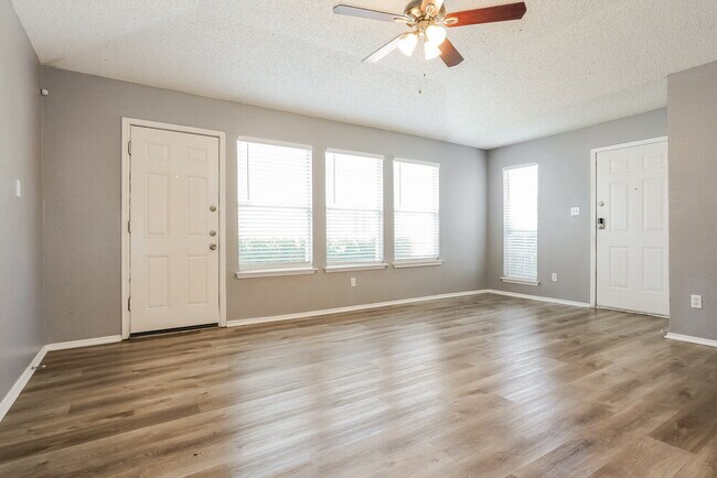 Building Photo - 2607 Whitehurst Dr