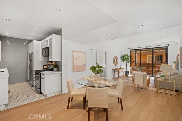 Foto del edificio - 828 N Hudson Ave