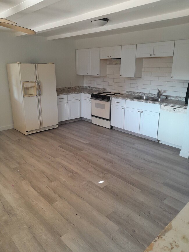 Foto del edificio - 9241 N King Way