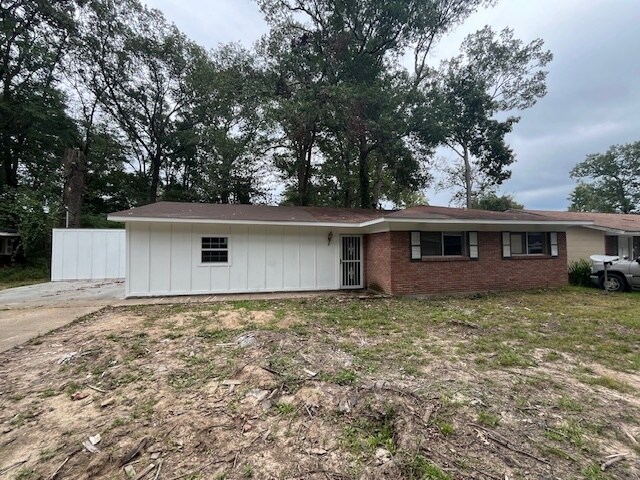 Building Photo - 3346 Oakview Dr