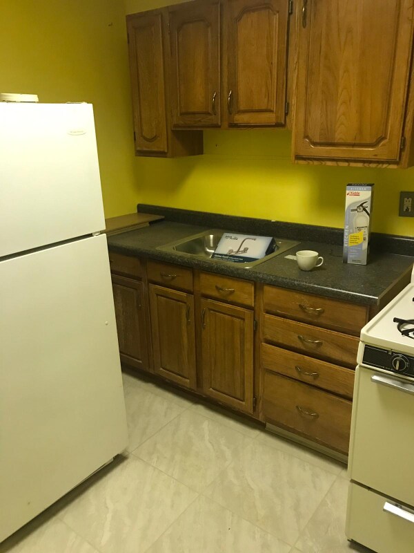 739 Weiser St Unit 2nd floor, Reading, PA 19601 Room for Rent in