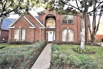 Building Photo - 1323 W Forest Dr