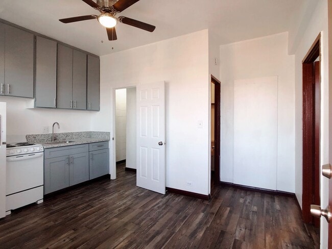 Photo - 1218 N School St Apartment