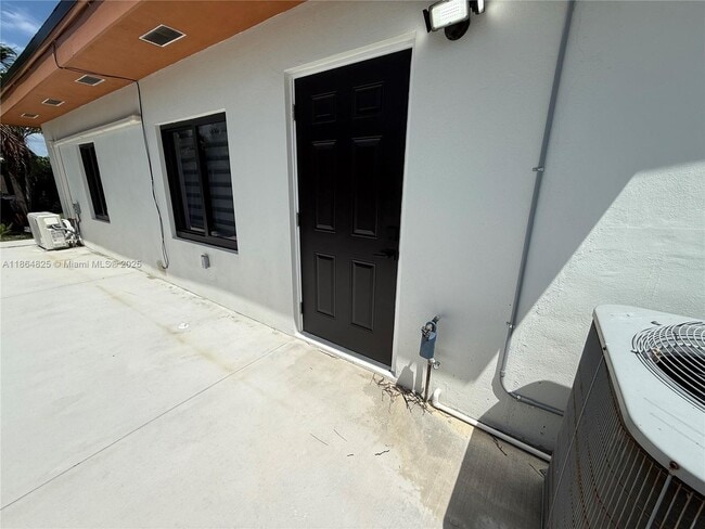 Foto del edificio - 16800 NW 72nd Ct