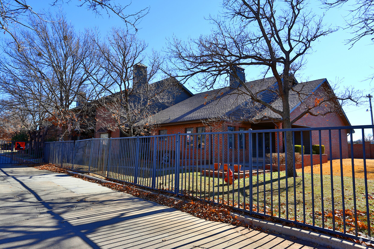 Foto del edificio - Copper Chase Condominiums