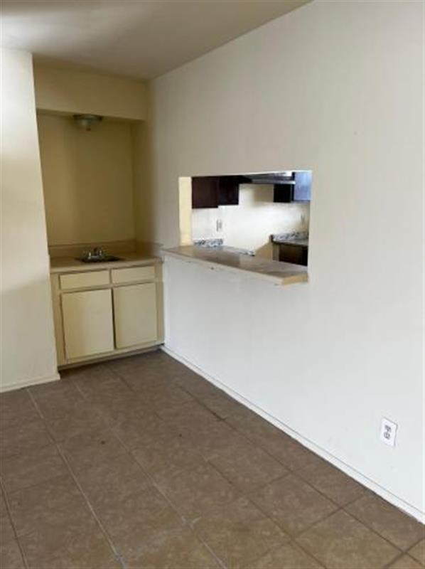 Building Photo - For Rent