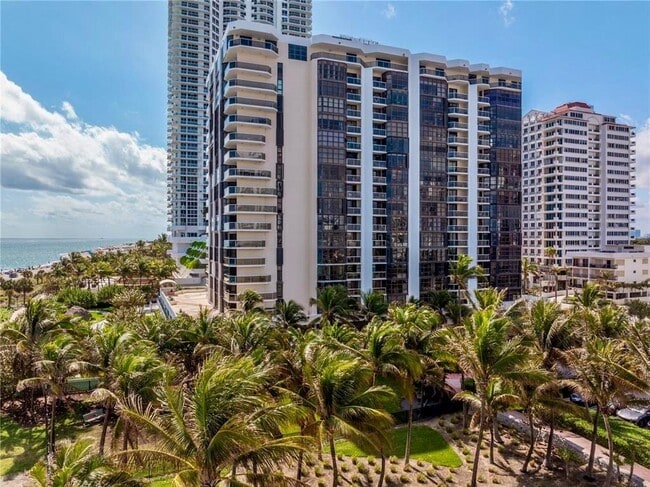 Foto del edificio - 6423 Collins Ave