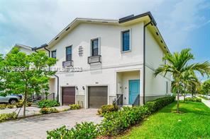 Foto del edificio - 3 br, 2.5 bath Townhome - 1100 SW 7th Ct