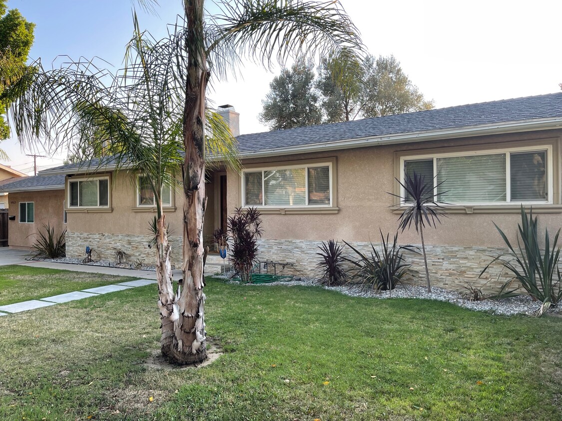 Primary Photo - 9959 Gothic Ave
